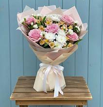 Букет цветов из:  Гвоздики, Орхидеи и Розы в Иланском