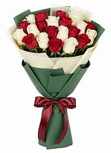 Букет Микс из красных и белых роз в Иланском