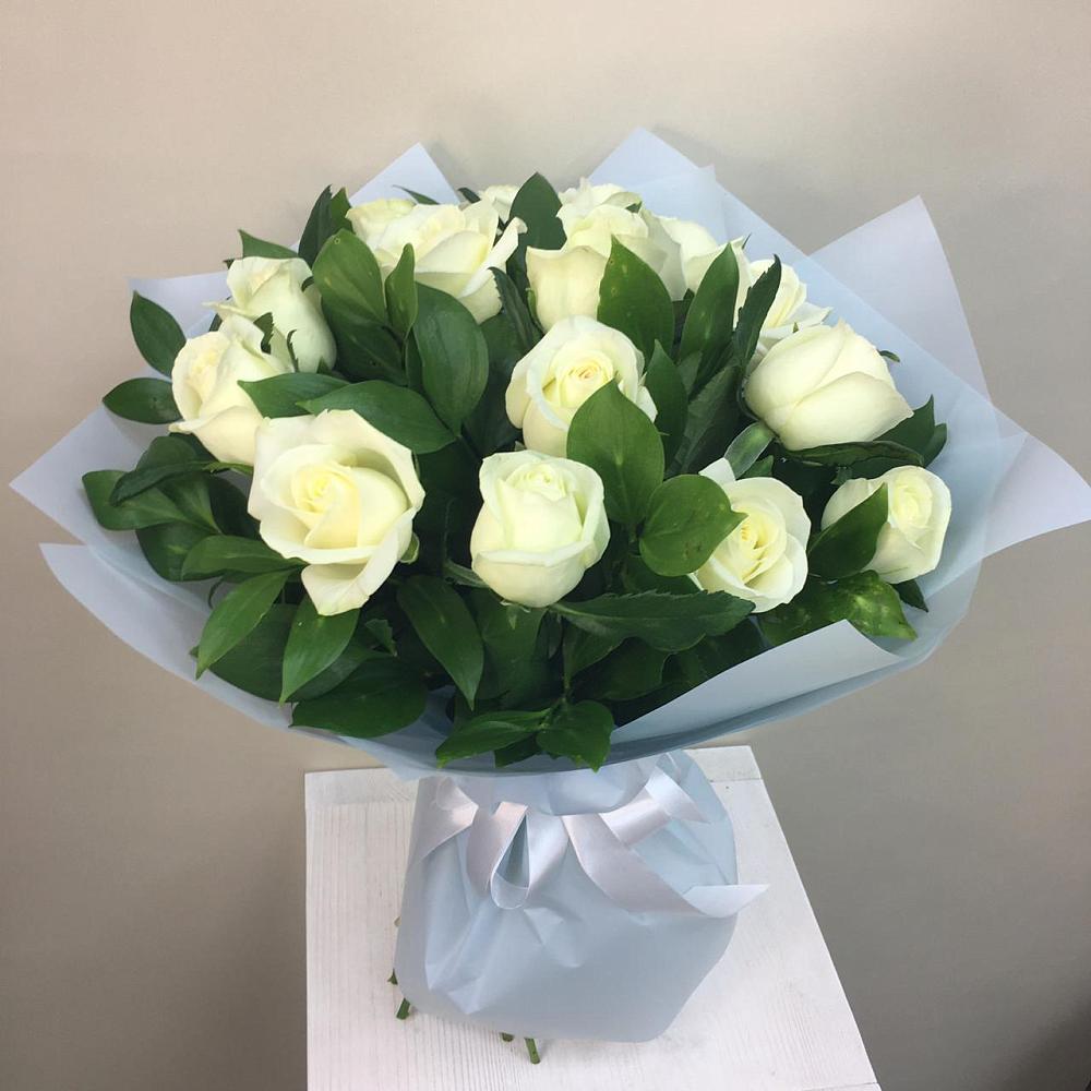 Букет 15 Белых роз Проуд в Иланском