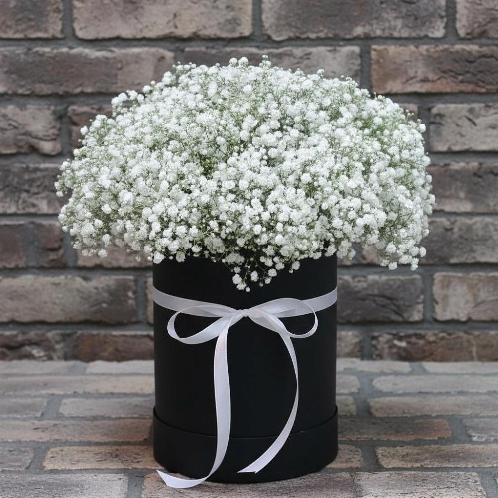 Цветочная композиция из Гипсофила в шляпной коробке в Иланском