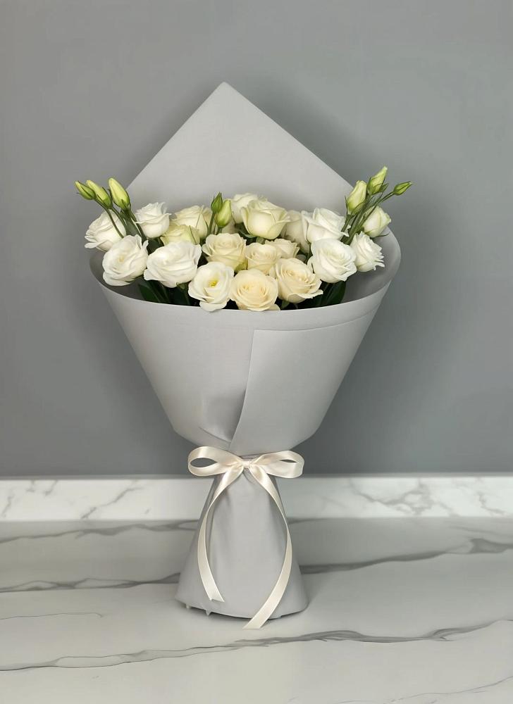 Букет цветов из: Розы и Лизиантусы в Иланском