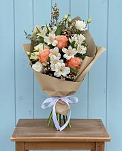 Букет цветов из:  Альстромерии, Лизиантусы, Розы и Хризантемы в Иланском