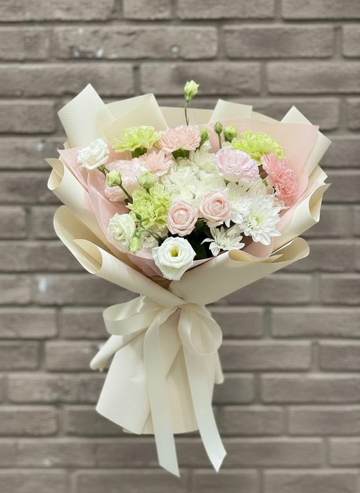 Букет цветов из: Гвоздики, Розы, Лизиантусы и Хризантемы в Иланском