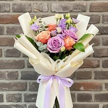 Букет цветов из:  Лизиантусы и Розы в Иланском