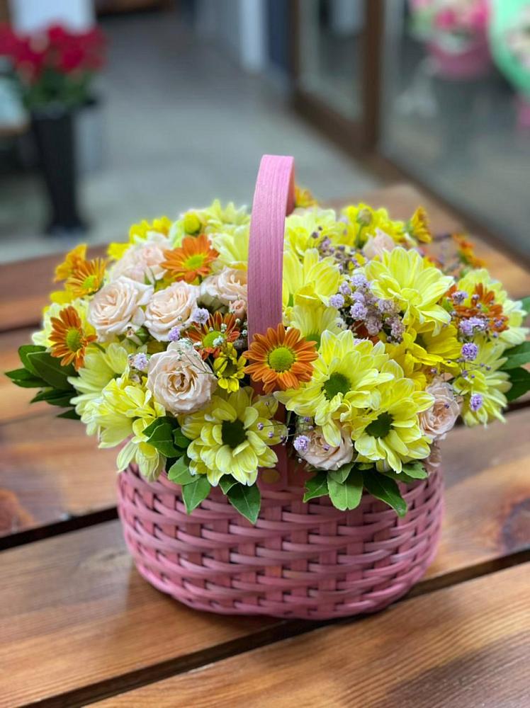 Цветочная композиция из Хризантемы и Розы в корзине в Иланском