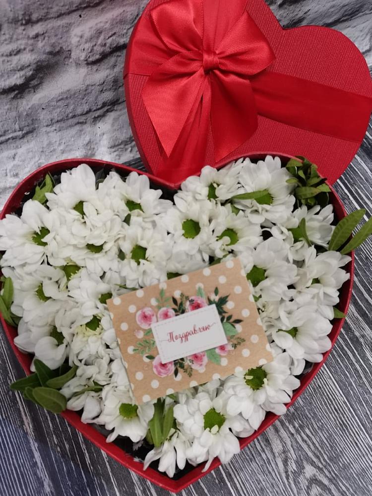 Цветочная композиция из Хризантемы в виде сердца в Иланском