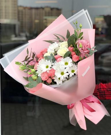 Букет цветов из: Розы, Лизиантусы и Хризантемы в Иланском