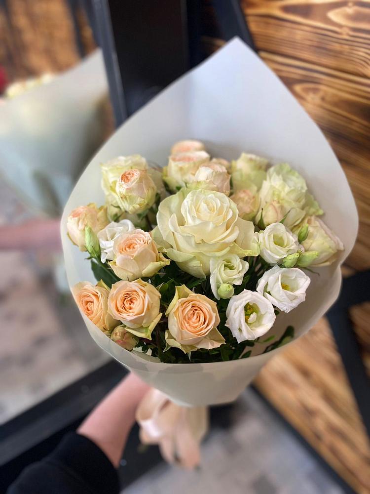 Букет цветов из: Розы и Лизиантусы в Иланском